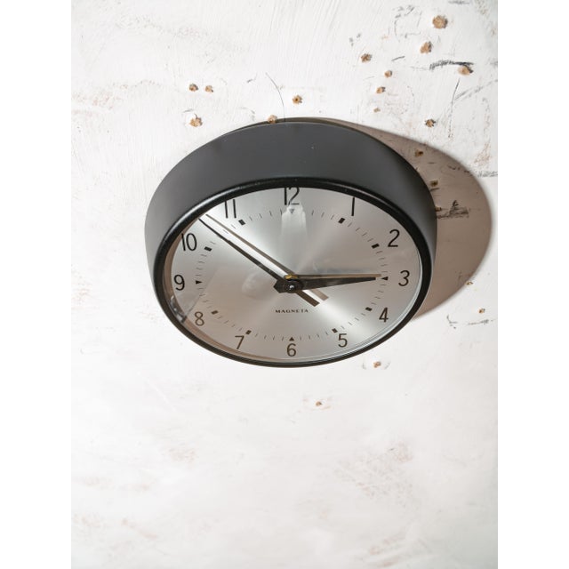 Metal 20th Century Satin Black Clock from Magneta for GPO, England, 1950s For Sale - Image 7 of 10