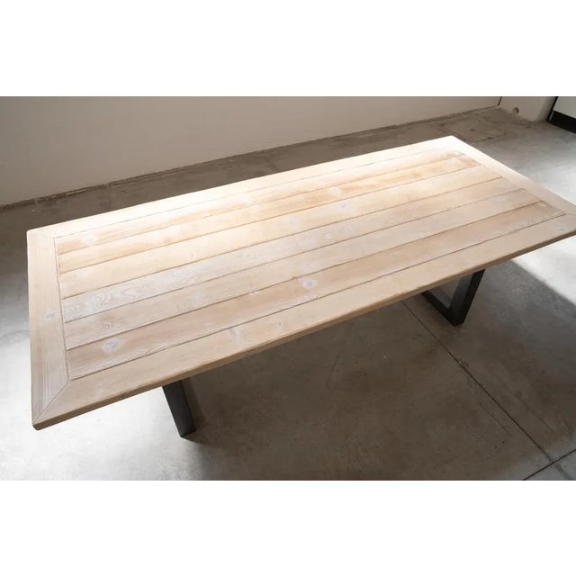 Measures h77 x l242 x p103 weight kg90