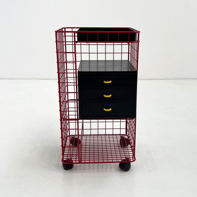 Wire Chest of Drawers on Wheels, 1980s, in Good conditions. Designed 1960 to 1969