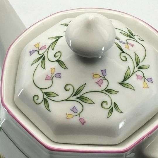 1995 The Lenox Village / Spice Village Coffee Pot With Lid Vintage (Unused) For Sale - Image 9 of 18