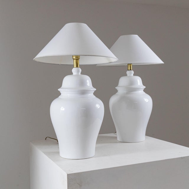 White Table Lamps by Tommaso Barbi, 1970s, Set of 2 For Sale - Image 3 of 8