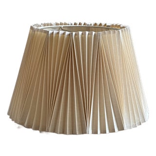 Mid-20th Century Alternating Inverted Knife Pleat Stiffel Lamp Shade For Sale