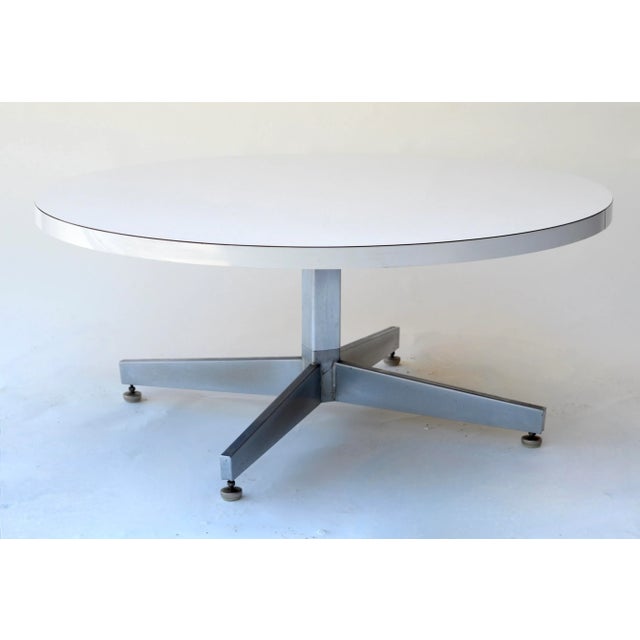 Mid-Century Modern 1970s Round White Laminate Aluminum Coffee Table Eames Design For Sale - Image 3 of 6