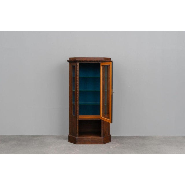 Art Nouveau Display Cabinet in Oak, Early 20th Century For Sale - Image 3 of 18