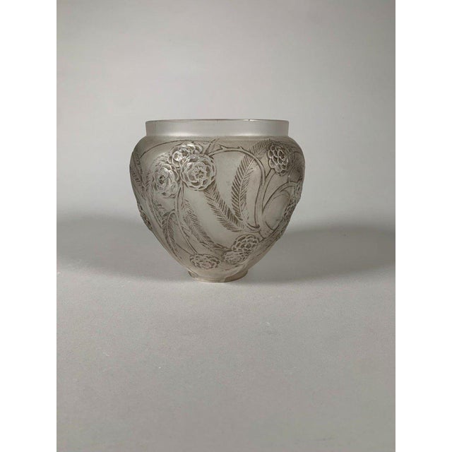 Art Nouveau René Lalique (1860-1945) Vase "medlars", Circa 1930 For Sale - Image 3 of 11