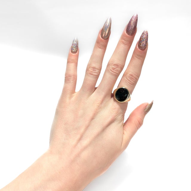 Mid-Century Modern Vintage 14k Gold & Bloodstone Cabochon Signet Ring by Jones & Woodland For Sale - Image 3 of 12