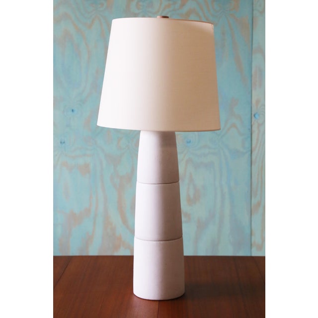 A highly collectable 1960s lamp designed by Jane and Gordon Martz of Marshall Studios in Veedersburg Indiana. These lamps...