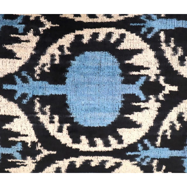 ● 100% silk velvet material making the throw pillows super soft and cozy with a delicate touch and giving your room a more...