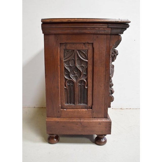 Small Renaissance Style Landing Linen Chest in Oak, Late 19th Century For Sale - Image 14 of 18