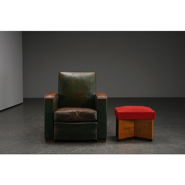 period: 1930s origin: France dimensions: h40.5 x w45.5 x d33 cm material: vintage upholstery, wood I have official proof...