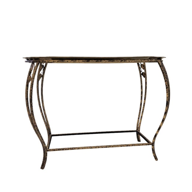 1980s Scalloped Brass-Edged Tray Top Accent / Side Table For Sale - Image 5 of 10