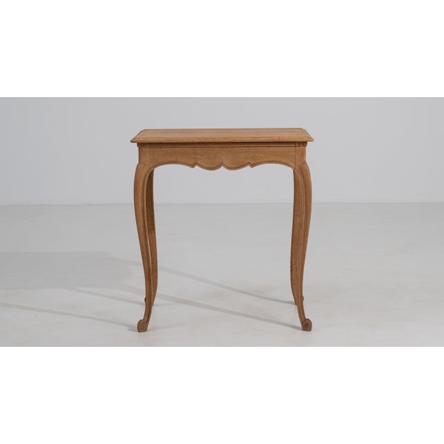 French Louis XV Oak Side Table with Curved Legs, 20th Century For Sale In Greensboro - Image 6 of 11
