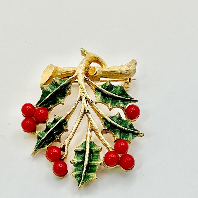 1970s 1970s Vintage Boho Chic Americana Christmas Holly Branch With Berries Brooch, Jonette Jewelry For Sale - Image 5 of 6