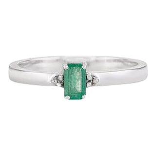 Classic Emerald & Diamond Solitaire Ring in 925 Sterling Silver - Size 7.5 For Sale