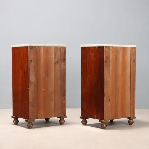 Antique Bedside Tables in Mahogany Veneer and White Marble, 20th Century, Set of 2 For Sale - Image 10 of 11