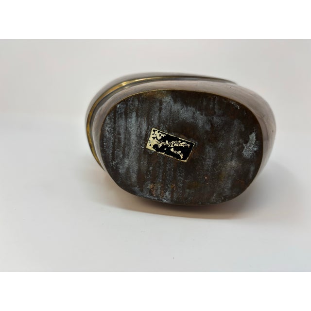 1960s Large Vintage Brass & Copper Patinated Swirl Ribbon Vase Heavy Metal Art Deco For Sale - Image 5 of 6