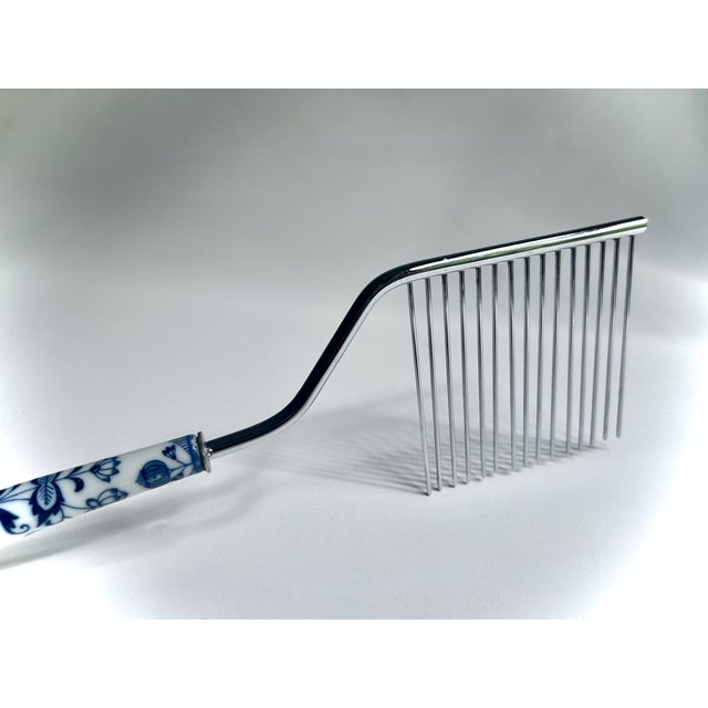 Vintage "Blue Danube" Cake Comb Porcelain Pistol Handle with Stainless Serving Picks. Featuring a White Porcelain Cake...