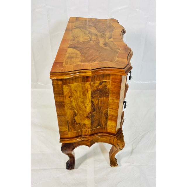 Italian Vintage Walnut Bombe Chest With Sculpted Legs For Sale In Los Angeles - Image 6 of 18