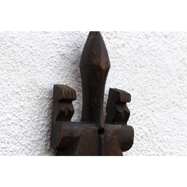 African Finely Carved Bambara Lizard Guardian For Sale - Image 3 of 8