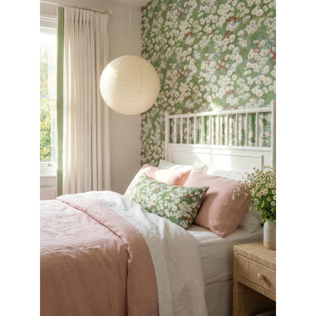 The Chamomile Meadow Floral Traditional Wallpaper 3 Yard Roll For Sale In Atlanta - Image 6 of 8