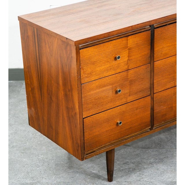 Brown Mid Century Modern Dresser Credenza 9 Drawer Vintage Walnut Danish Drexel Lane, Attributed For Sale - Image 8 of 11