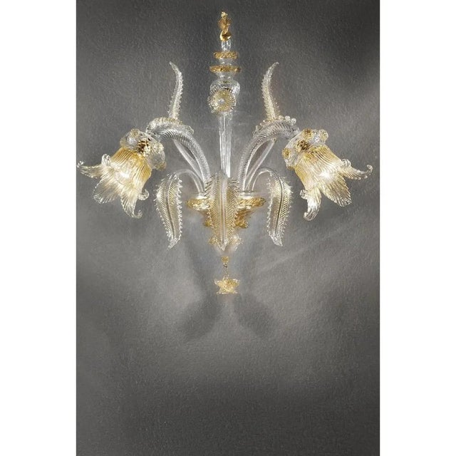 Italian Wall Sconce in Clear Murano Glass with Gold Floral Motifs by Simoeng for Simoeng For Sale - Image 4 of 6