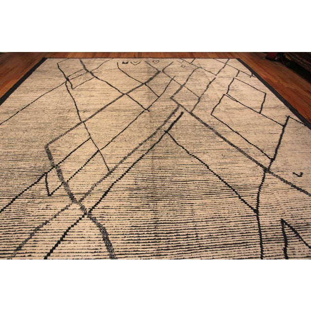 Nazmiyal Collection Large Modern Tribal Decorative Area Rug For Sale - Image 4 of 7