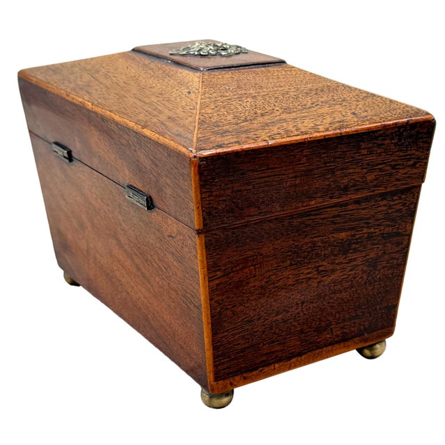 18th Century Georgian Sarcophagus-Shaped Mahogany Tea Caddy For Sale - Image 6 of 11