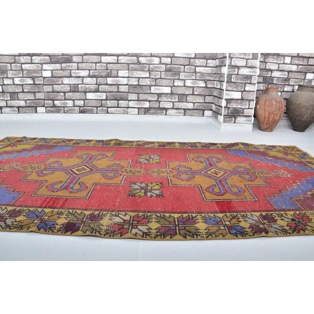 Bohemian Handknotted Vintage Carpet For Sale - Image 10 of 10