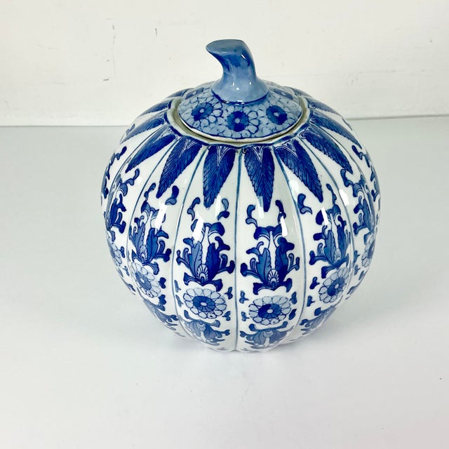 Ceramic 1980s Vintage Chinoiserie Boho Chic Hollywood Regency Blue & White Pumpkin, Halloween & Thanksgiving For Sale - Image 7 of 11