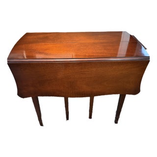 Vintage Drexel "Travis Court" Mahogany Drop-Leaf Dining Table No. 19635 – Includes 3 Leaves & Custom Protective Pads For Sale