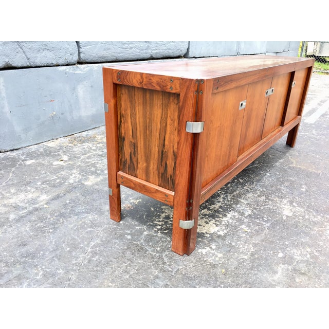 1960s Mid-Century Modern Rosewood Credenza For Sale In Miami - Image 6 of 13