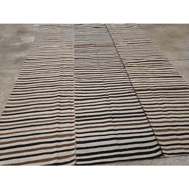Galerie Shabab Collection Mid-20th Century Persian Flatweave Kilim Gallery Carpet For Sale In New York - Image 6 of 8