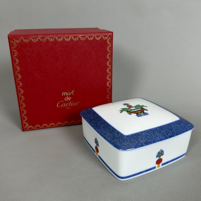Box in Porcelain Limoges from Cartier For Sale - Image 11 of 11