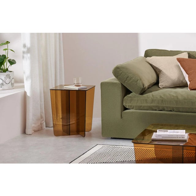 Material : 10 mm Amber acrylic Dimensions : 15.7' 'X 15.7'' X 19.6''