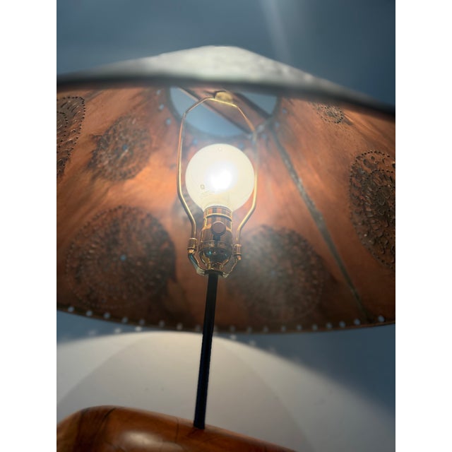 Brown Early 20th Century Southwestern Studio Craft Juniper Slab Table Lamp With Turquoise Inlay & Pierced Metal Shade For Sale - Image 8 of 14