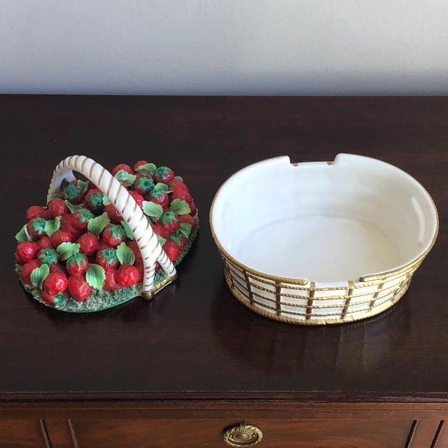 Ceramic Mottahedeh Mid-20th Century Porcelain Strawberry Box For Sale - Image 7 of 12