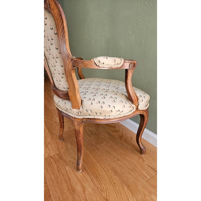 French 1940s Carved French Louis XV Armchair with Delicate, Floral Pattern For Sale - Image 3 of 12