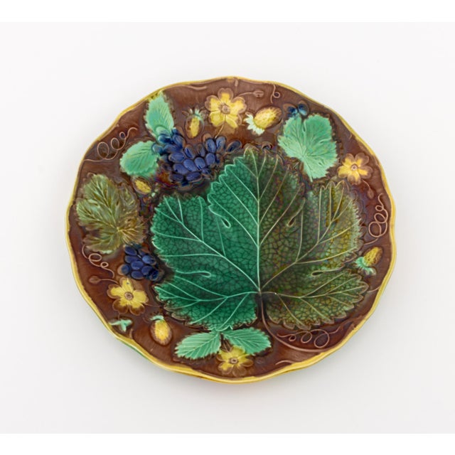 English Majolica Strawberry & Grape Tableware, 16 For Sale - Image 12 of 14