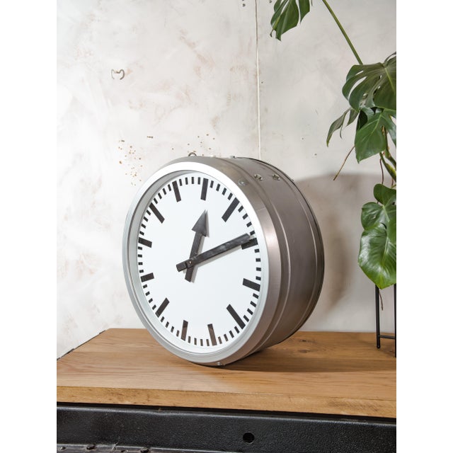 RFT Double-Faced Illuminated Railway Station Clock, Germany, 1950s For Sale - Image 6 of 15