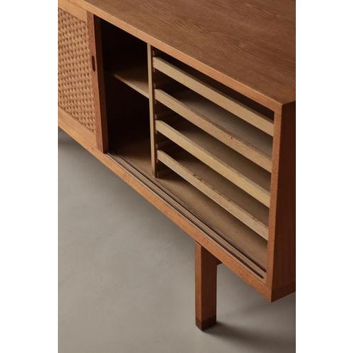 Danish Modern Sideboard in Oak and Rattan Model Ry26 attributed to Hans J. Wegner, 1960s For Sale - Image 12 of 18