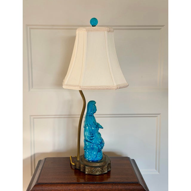 1970s 1970s Chinese Ceramic Glazed Turquoise Seated Figure Table Lamp For Sale - Image 5 of 12