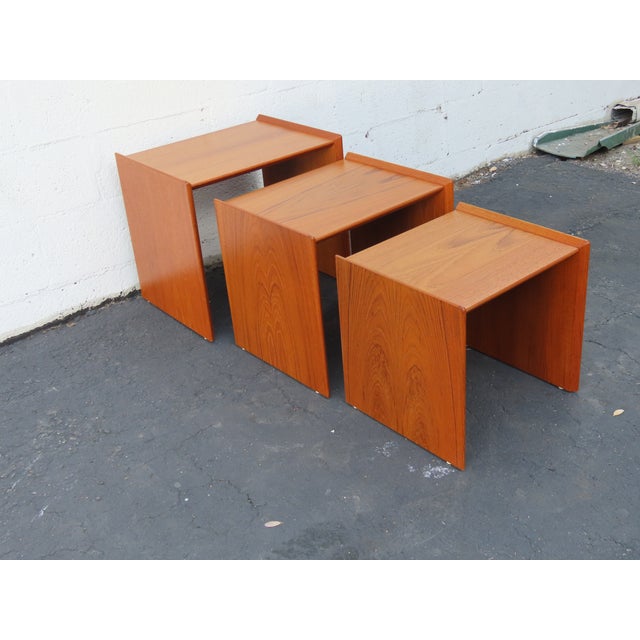 This brilliant set of 3 Nesting Tables is made of wood, solid wood, and teak wood veneer. There are a total of 3 tables in...