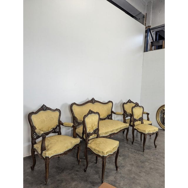 Napoleon III Walnut Living Room Set, Set of 5, in Very Good conditions.