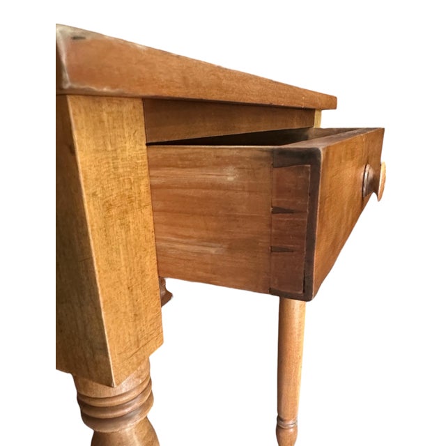 American Early 19th Century Sheraton Style Cherry Single Drawer Side Table. For Sale In West Palm - Image 6 of 9