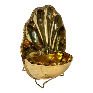 Vintage Hollywood Regency Polished Brass Hand Hammered Repousse Shell With Scalloped Edge Wall Pocket