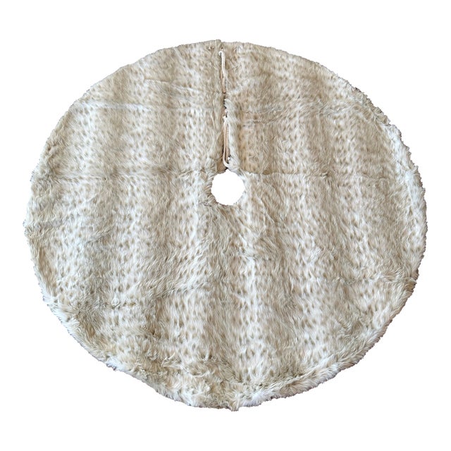 Luxe Faux Lynx Fur Christmas Tree Skirts in White, Antique White & Taupe For Sale