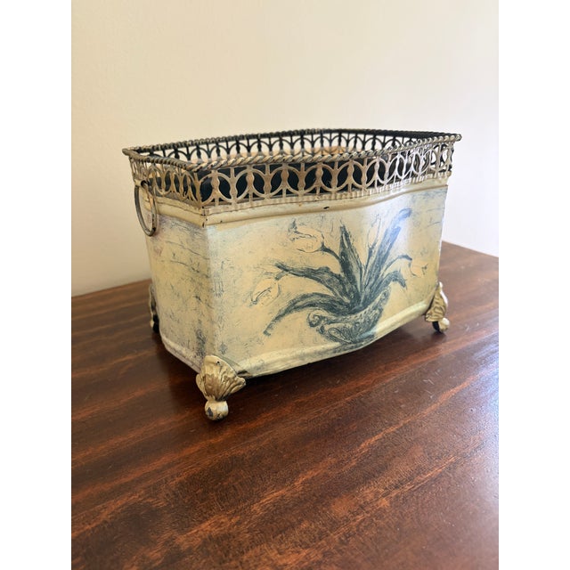 1980s Vintage Painted Tole Cachepot With Tulip Motif and Pierced Gallery Rim For Sale - Image 5 of 9