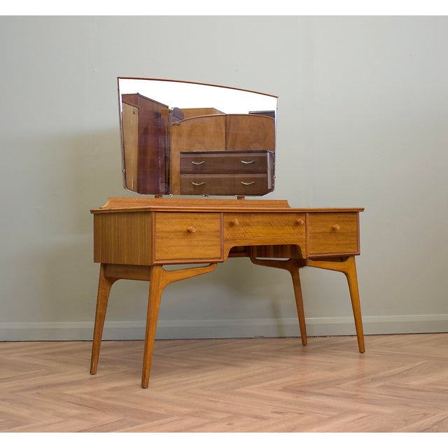 Brown Dressing Table in Walnut by Alfred Cox for Heals, 1950s For Sale - Image 8 of 8