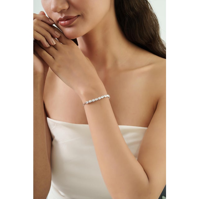 Carat&Her Moderne Adjustable White Cz Multi Stone Link Chain Bracelet - Gift for Her For Sale - Image 6 of 12